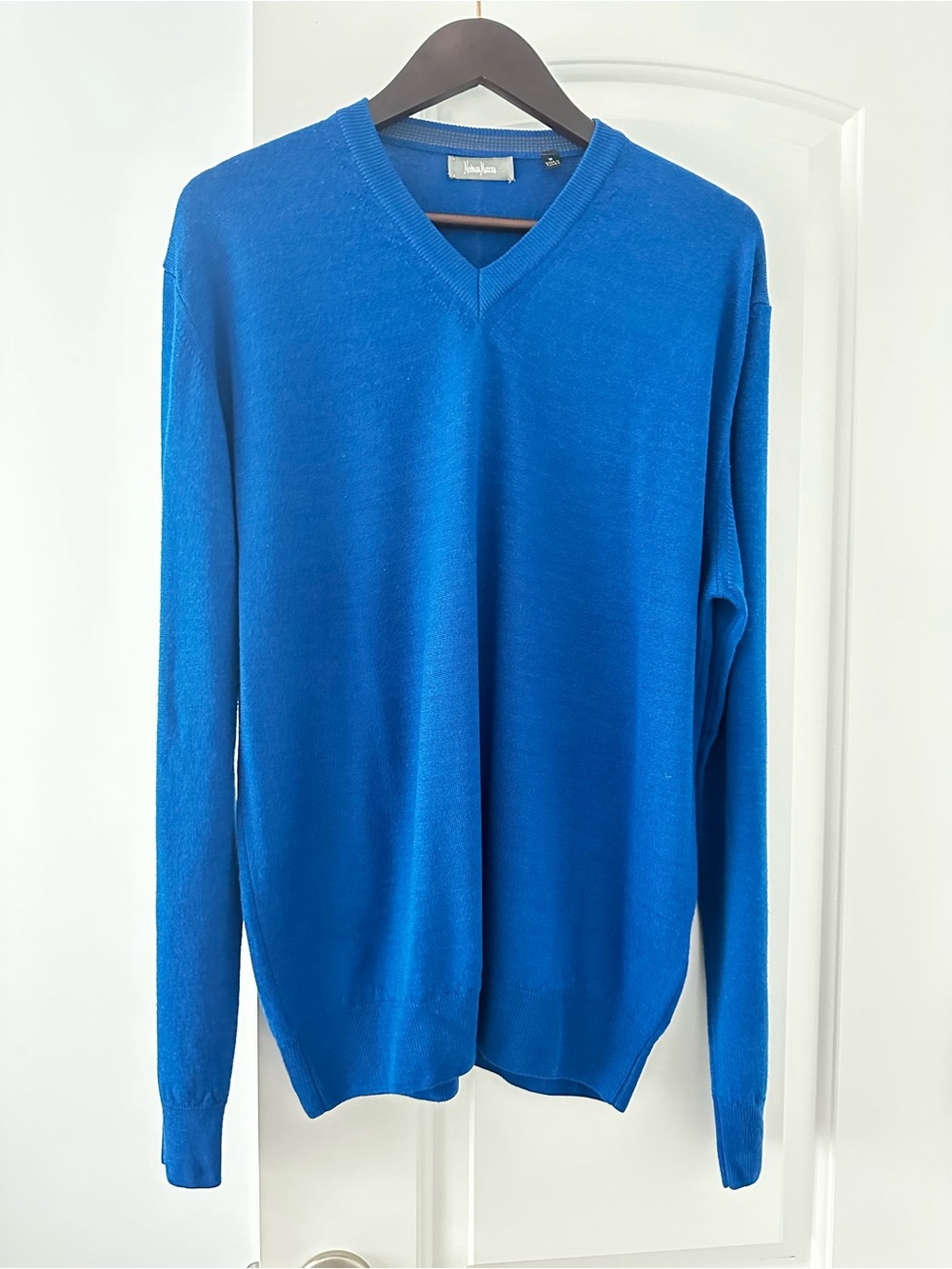 Neiman Marcus blue v-neck wool blend size M